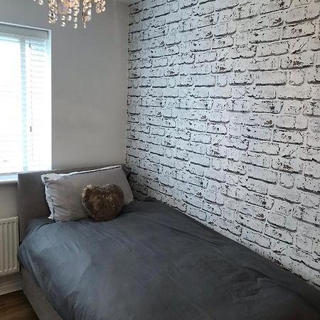 Double Room With En-Suite. Central For North West Rainhill Exterior foto